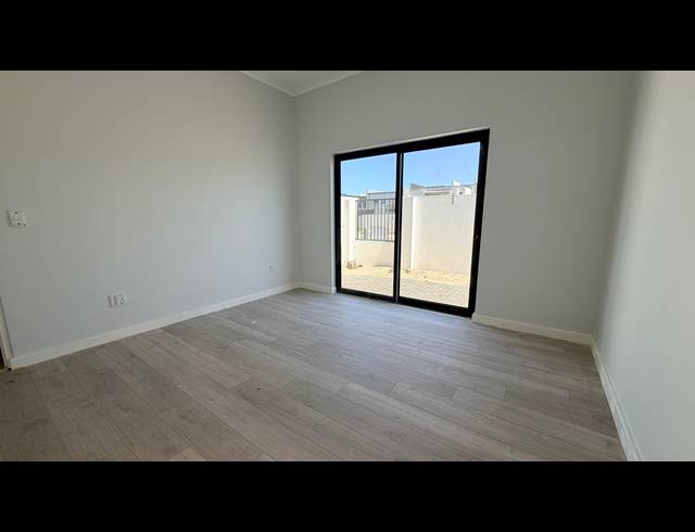 5 BEDROOM HOUSE FOR SALE IN SANDOWN